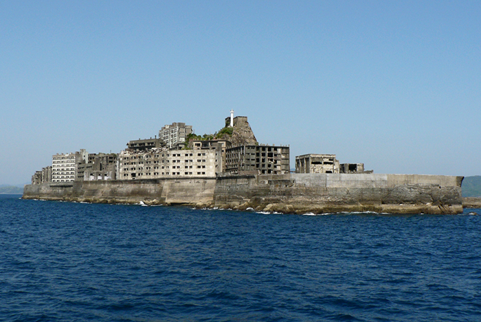 Die verlassene japanische Insel Hashima (auch: Gunkanjima). Foto: Wikimedia Commons/Hisagi/CC BY-SA 3.0