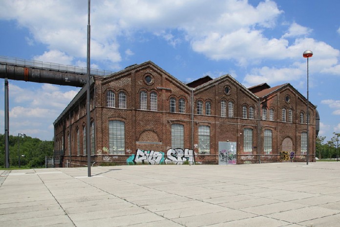 Phoenixplatz mit Phoenixhalle in Dortmund. Foto: Wikimedia Commons/Frank Vincentz/CC BY-SA 3.0